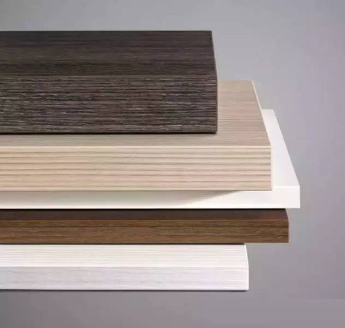 衣帽间装修设计全解析 打造时尚家居空间的板材选择指南